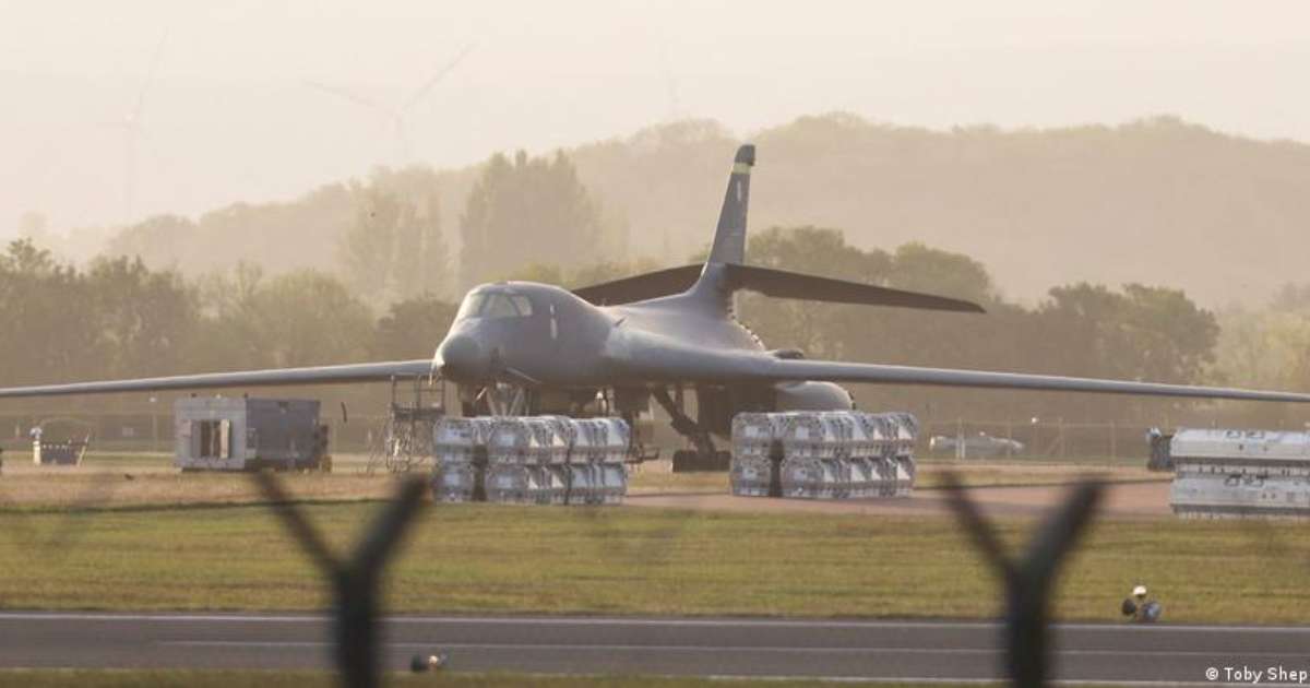 Reino Unido prende suspeitos de ato terrorista próximo a base aérea usada pelos EUA