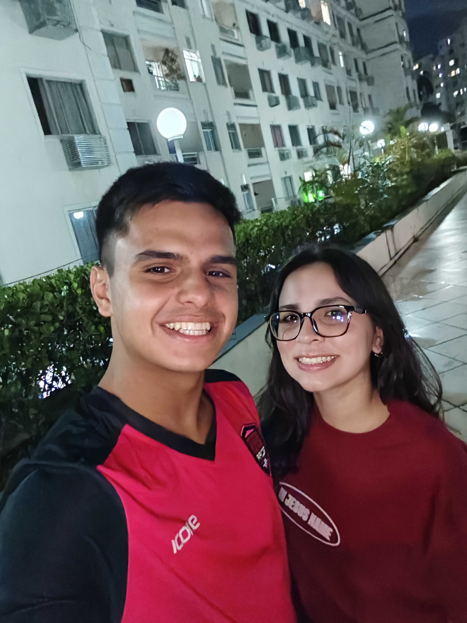 Foto pessoal com câmera frontal a noite — Foto: João Santos/TechTudo