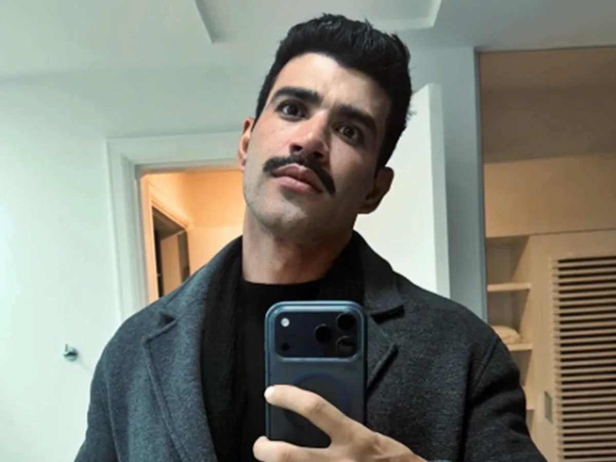 Gusttavo Lima ostenta novo visual e web rasga elogios: "Cara de menino"
