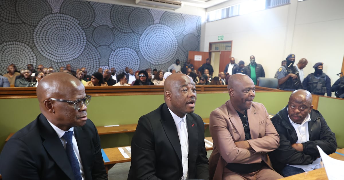 Mensagens do WhatsApp revelam caso de extorsão contra donos de táxis, Sibanyoni e Sindane