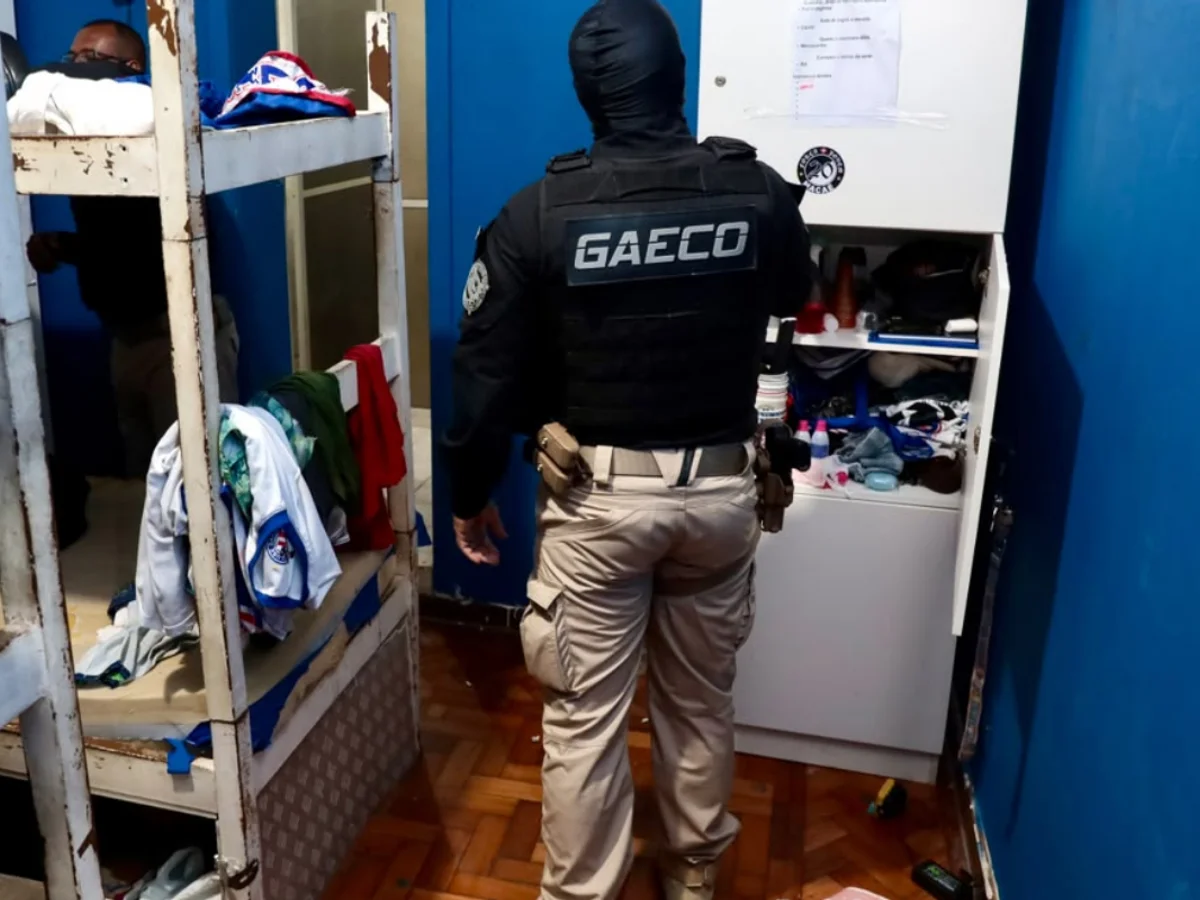 MP fecha sede da torcida organizada do Bahia e prende 10 por tortura