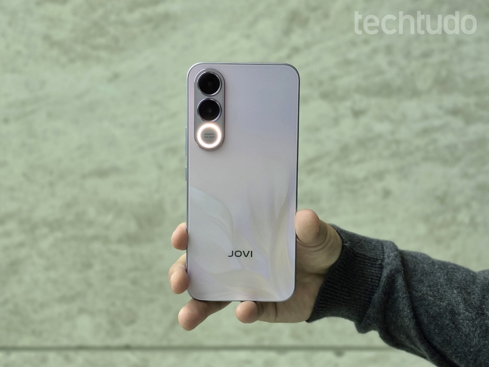 JOVI V70 combina câmera de 200 MP com bateria de 7.000 mAh para entregar fotos de alta resolução e autonomia de sobra no dia a dia — Foto: Ana Letícia Loubak/TechTudo