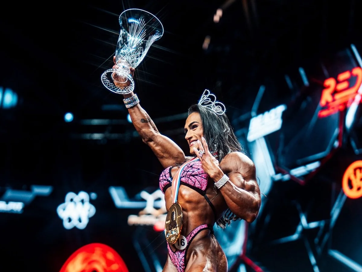 Mr. Olympia: brasileira Natalia Coelho vence pela 3ª vez a Women's Physique