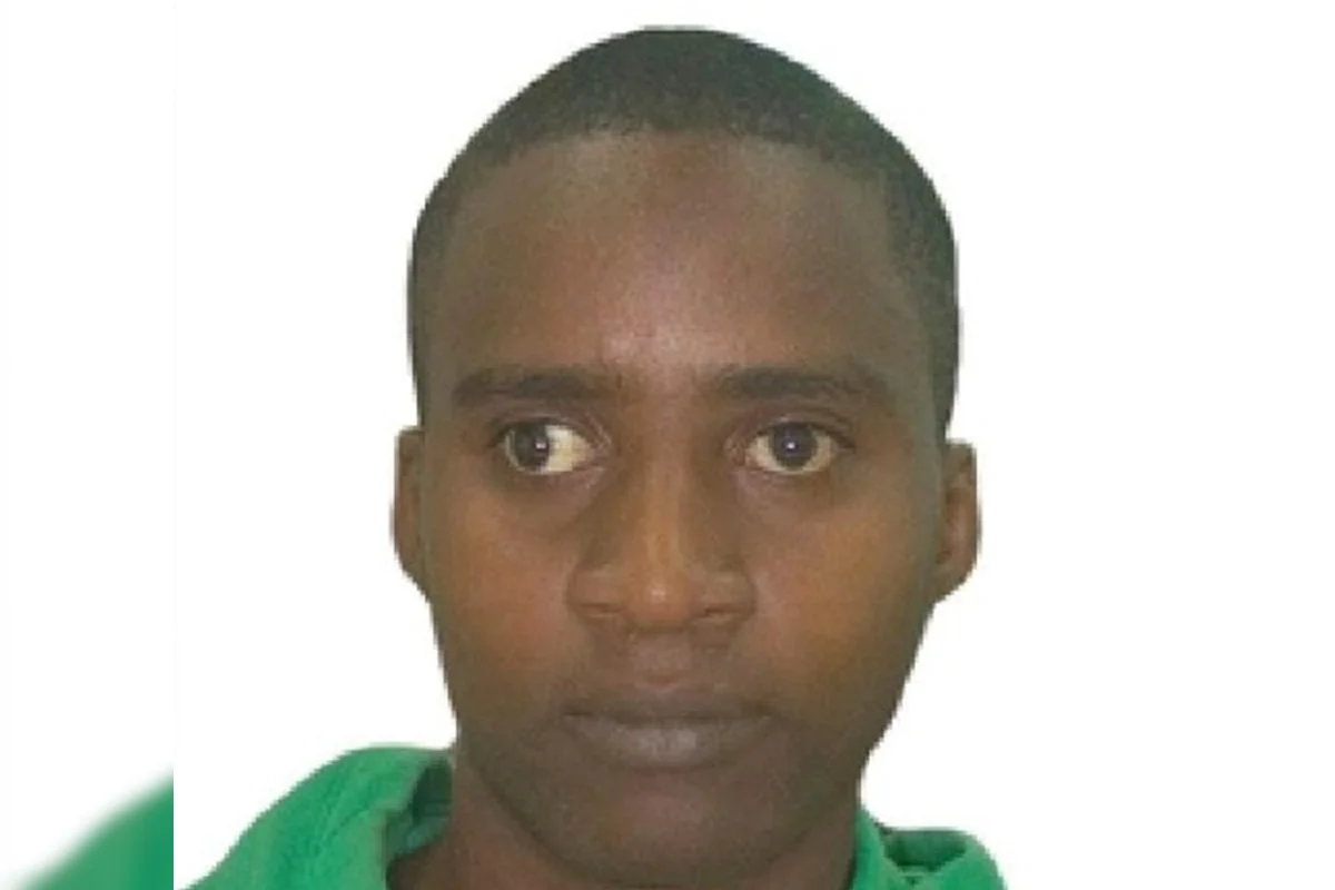 Homem que atacou adolescente em vagão do metrô já mordeu dedo de agente