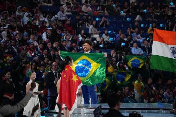 Brasil conquista oito medalhas na maior competição de educação do mundo - destaque galeria