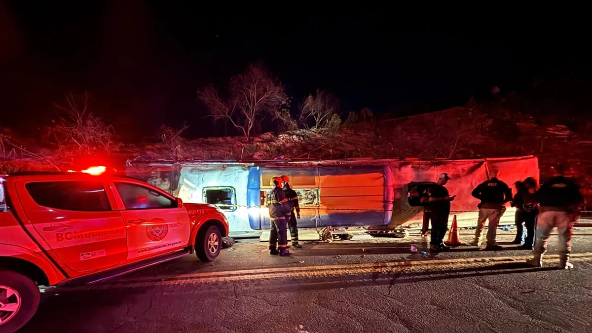Ônibus que tombou no ES e deixou 3 mortos ia para MG e teve falha mecânica