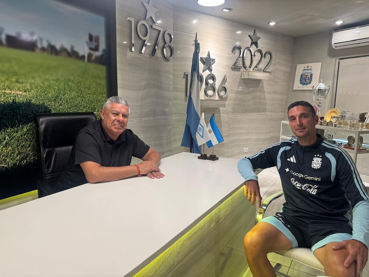 La AFA anunció que el presidente Claudio "Chiqui" Tapia comenzó a conversar con Lionel Scaloni con el objetivo de renovar su contrato con la selección argentina