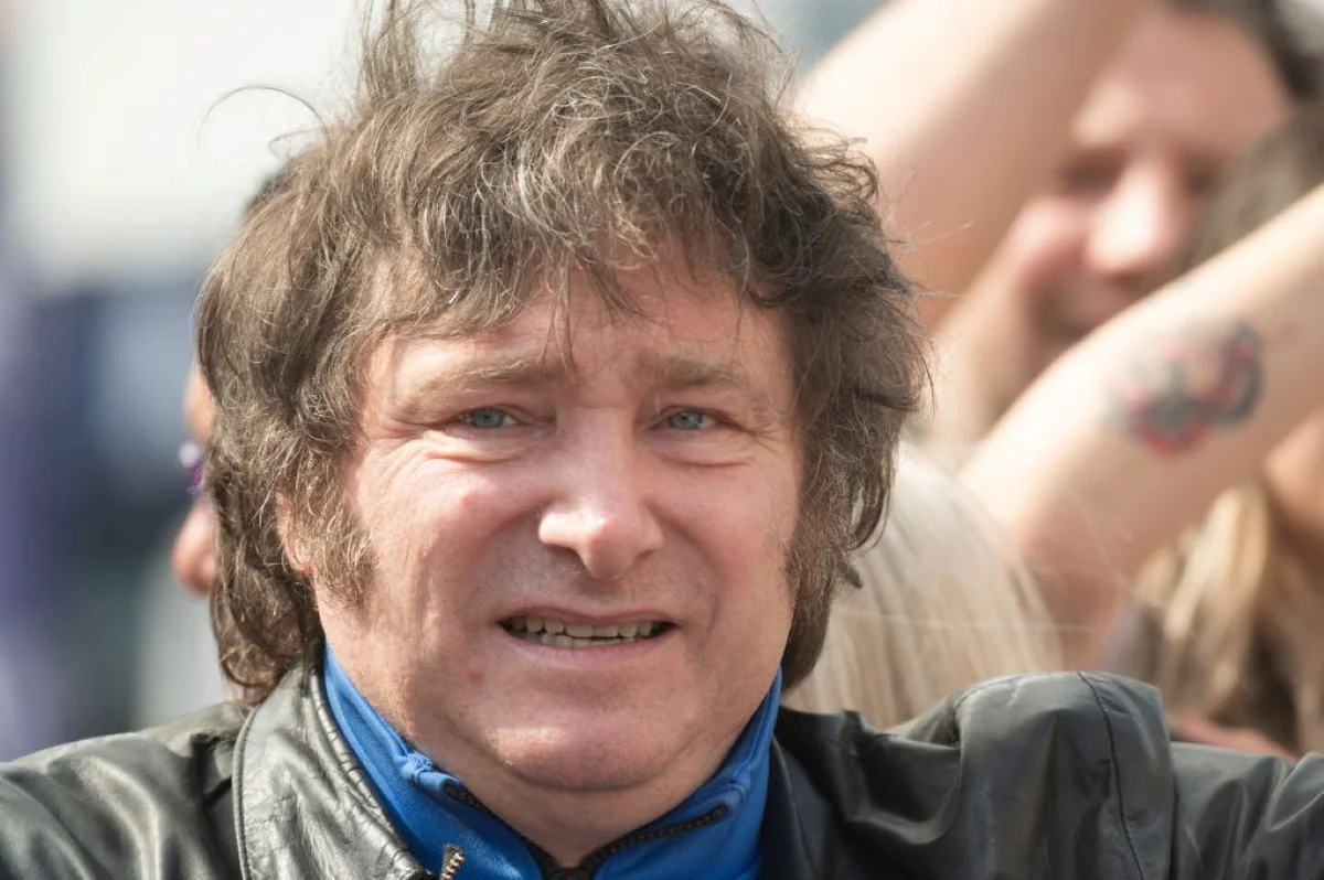 Imagem colorida de Javier Milei - Metrópoles