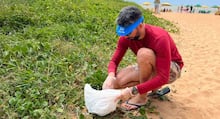 Por que a roupa lavada fica com mau cheiro se ficar molhada? Um cientista especializado em têxteis explica como resolver isso