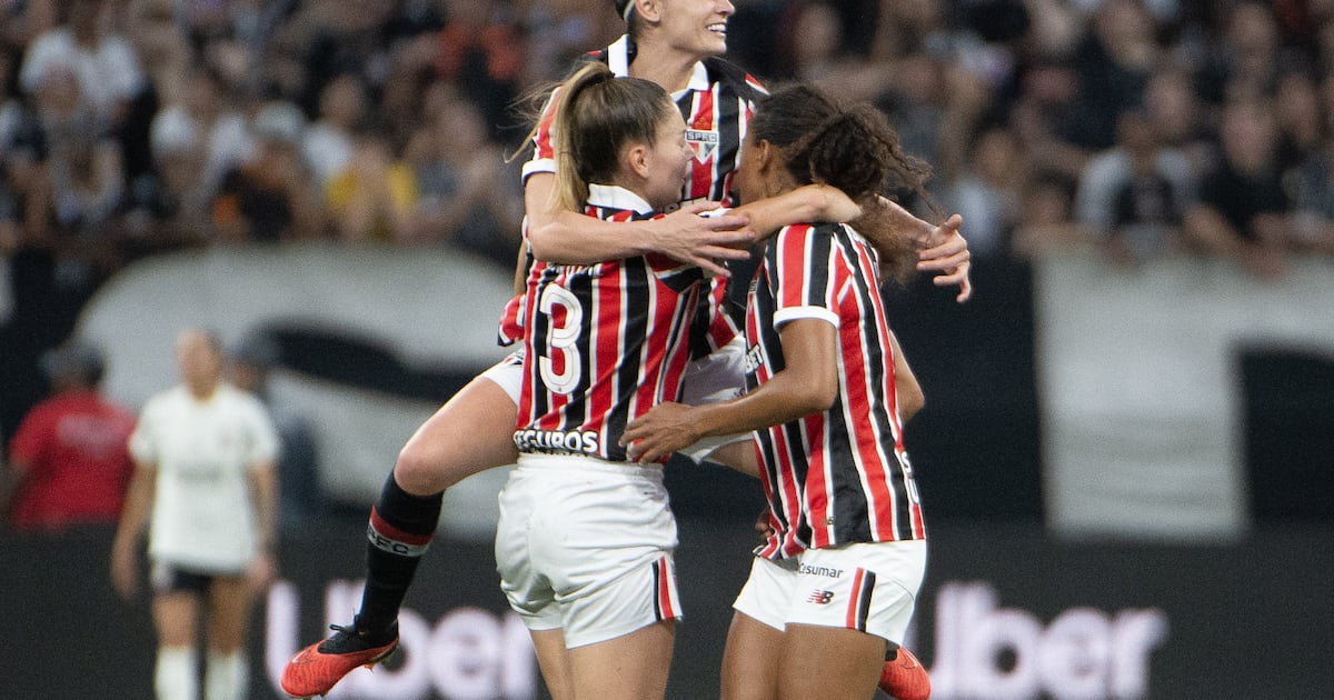 São Paulo vence o Corinthians, derruba invencibilidade das Brabas em casa e sai na frente na final do Brasileirão Feminino
