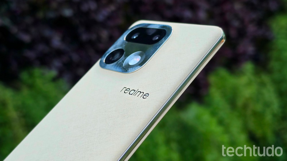 realme 16 Pro+ é exemplo de celular com bateria de 7.000 mAh — Foto: Ana Letícia Loubak/TechTudo