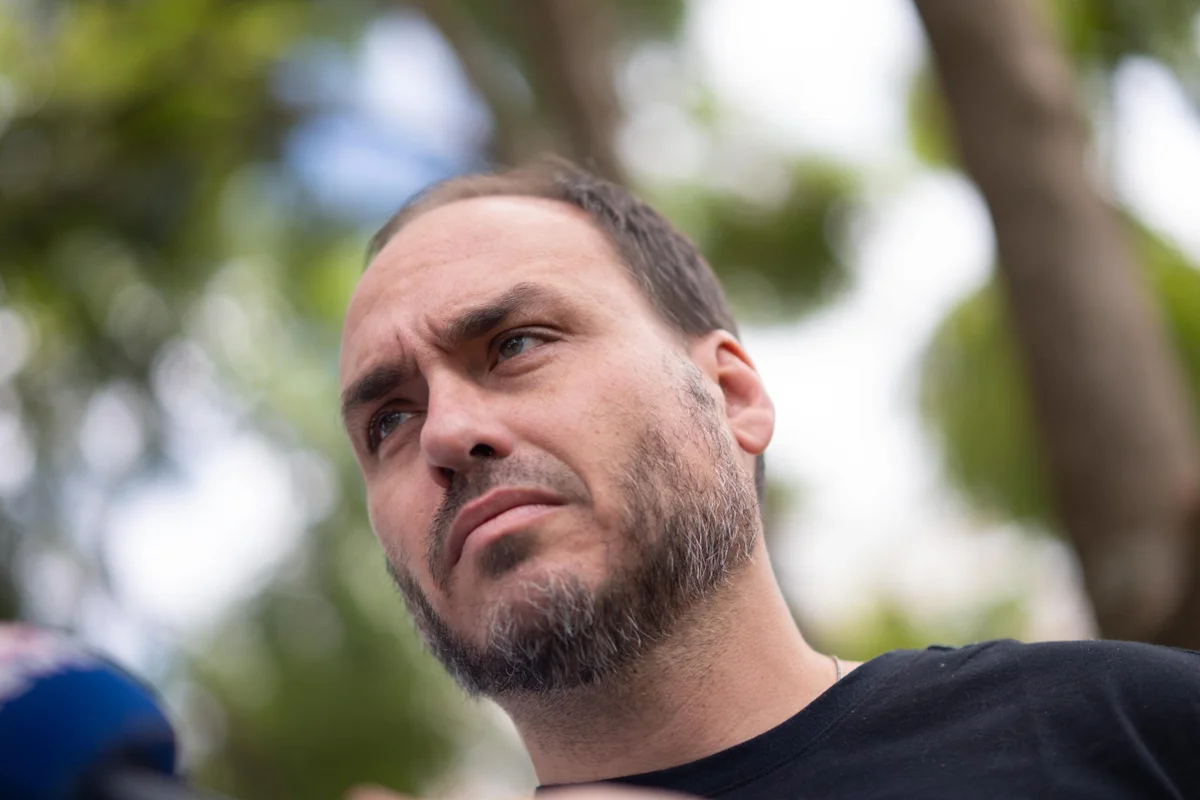 Imagem da matéria: Carlos Bolsonaro investiu R$ 17,9 mil para impulsionar posts perto do 7/9
