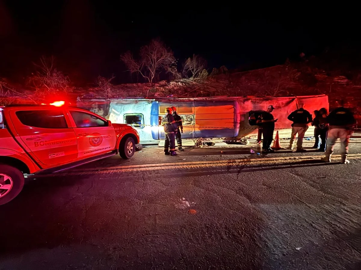 Ônibus que tombou no ES e deixou 3 mortos ia para MG e teve falha mecânica