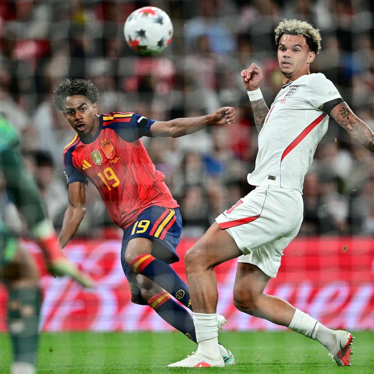 Espanha mostra embalo após Copa e ganha da Inglaterra em jogaço de reviravoltas na Liga das Nações