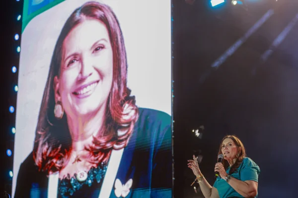 Juiz do TRE manda Bia Kicis e loja de roupas retirarem publicidade “ardil” - destaque galeria