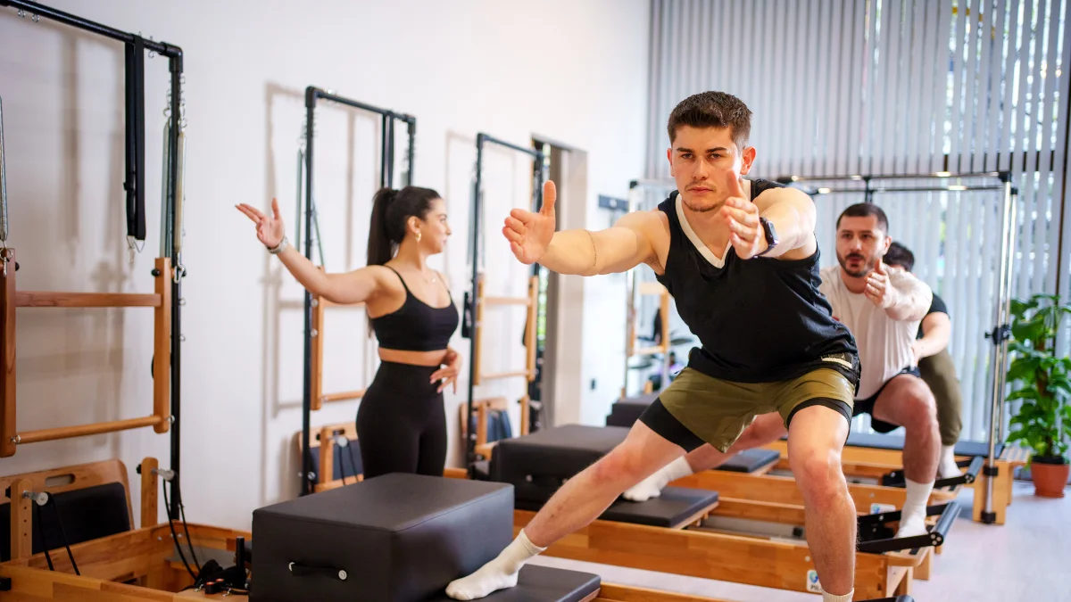 "Bro-lates": aulas de pilates exclusivas para homens fazem sucesso nos EUA