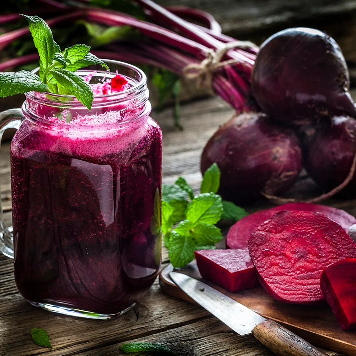 Suco de beterraba é barato e funciona tão bem quanto pré-treino tradicional