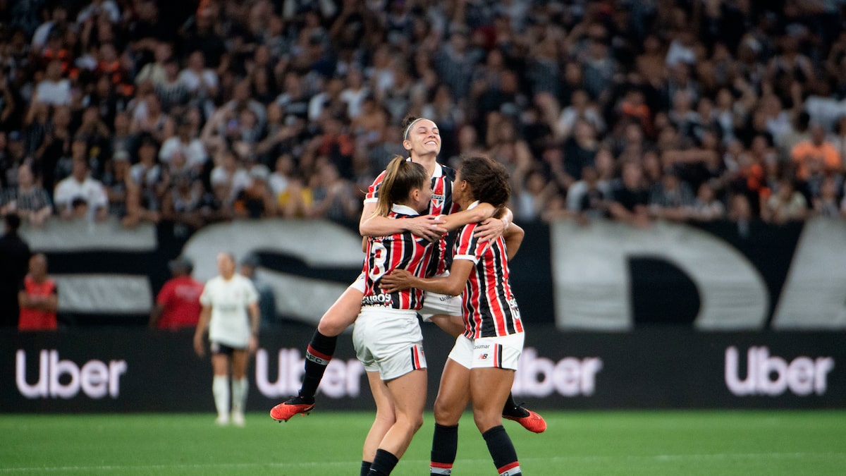 Corinthians sai na frente, mas São Paulo busca virada na 1ª final do Brasileiro feminino