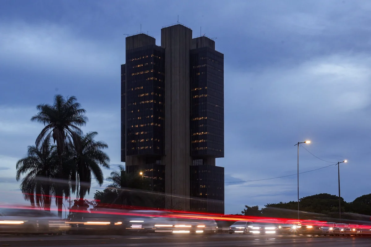 Contas externas têm déficit de US$ 5,1 bilhões em agosto, diz BC