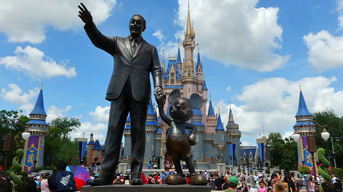 UCF Knights anunciam acordo de patrocinação no capacete incrivelmente alinhado com a marca com o Walt Disney World