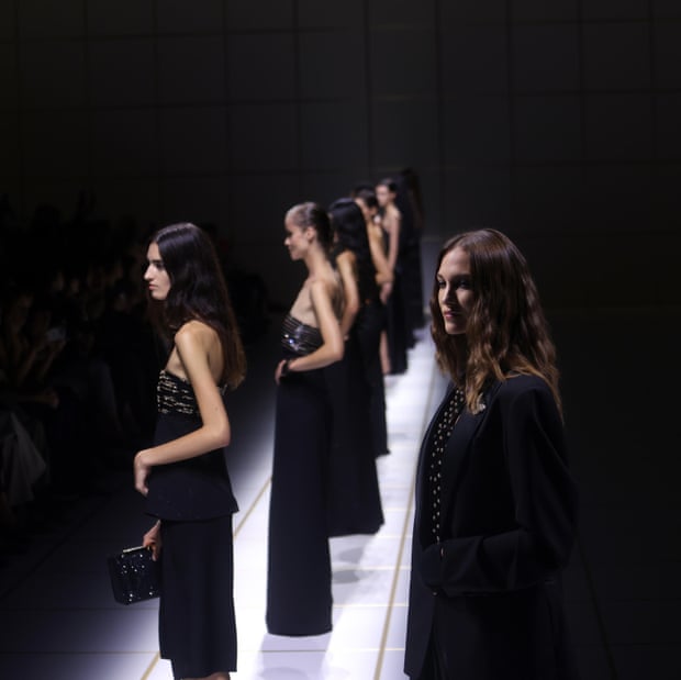 Com turbulências por todos os lados, a Armani joga com segurança e tranquilidade em Milão