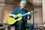 Ameaça de morte: advogados de Chico Buarque revelam detalhes da denúncia
