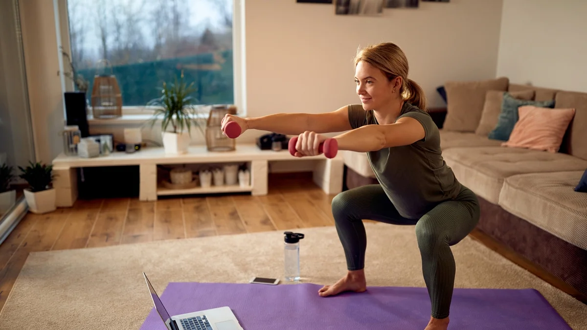 Aprenda a execução de 4 exercícios fáceis e adaptáveis para ganhar massa