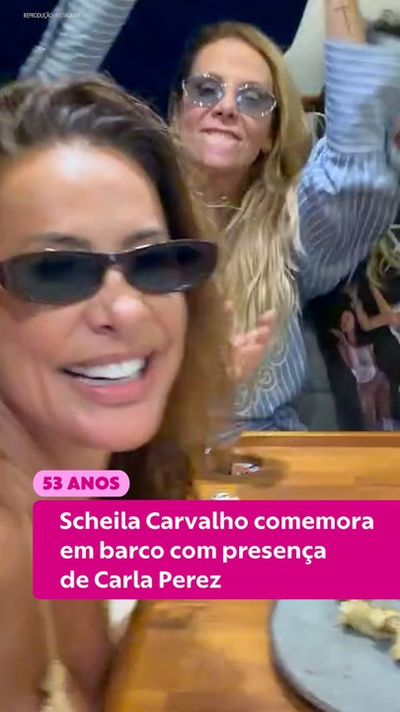Scheila Carvalho comemora 53 anos ao lado de Carla Perez com festa no barco