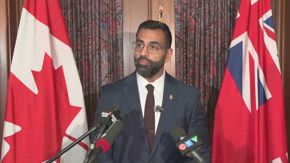 Obby Khan resigns as Manitoba PC leader, to stay on as Independent