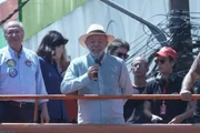 Presidente Lula durante ato de campanha em São Miguel Paulista, na zona leste de São Paulo, neste sábado (26/9)
