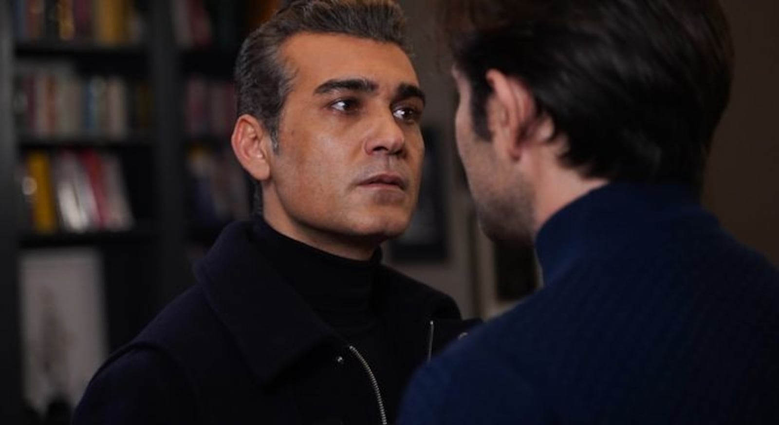 Volkan tem crise de ciúme e se irrita com proximidade Turgay e Asya Divulgação/RECORD