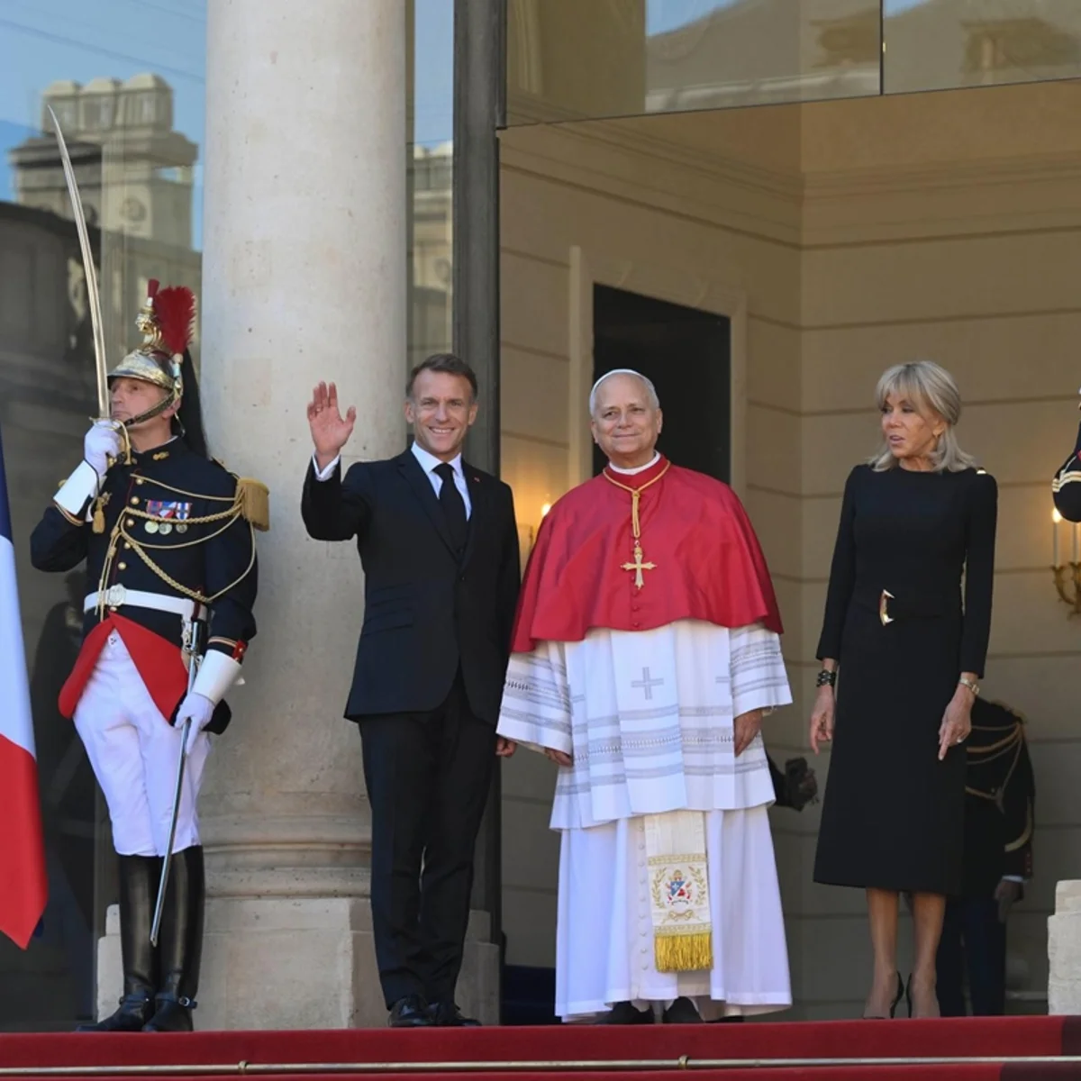 Papa Leão XIV questiona “uso da ciência para lucro” em encontro com Macron