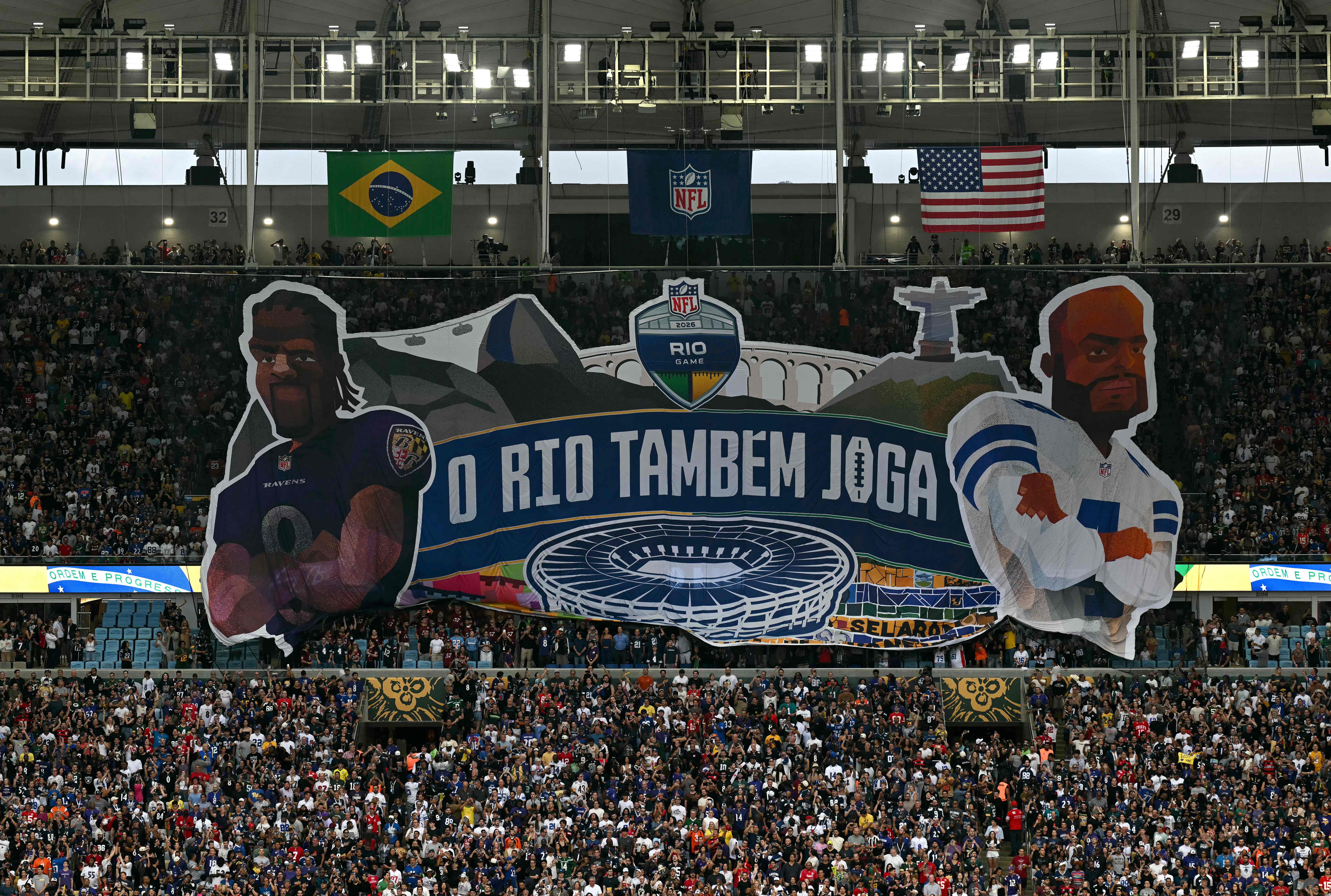 Jogador dos Cowboys critica caricatura em mosaico feito pela NFL no Maracanã: 'Ficou terrível'