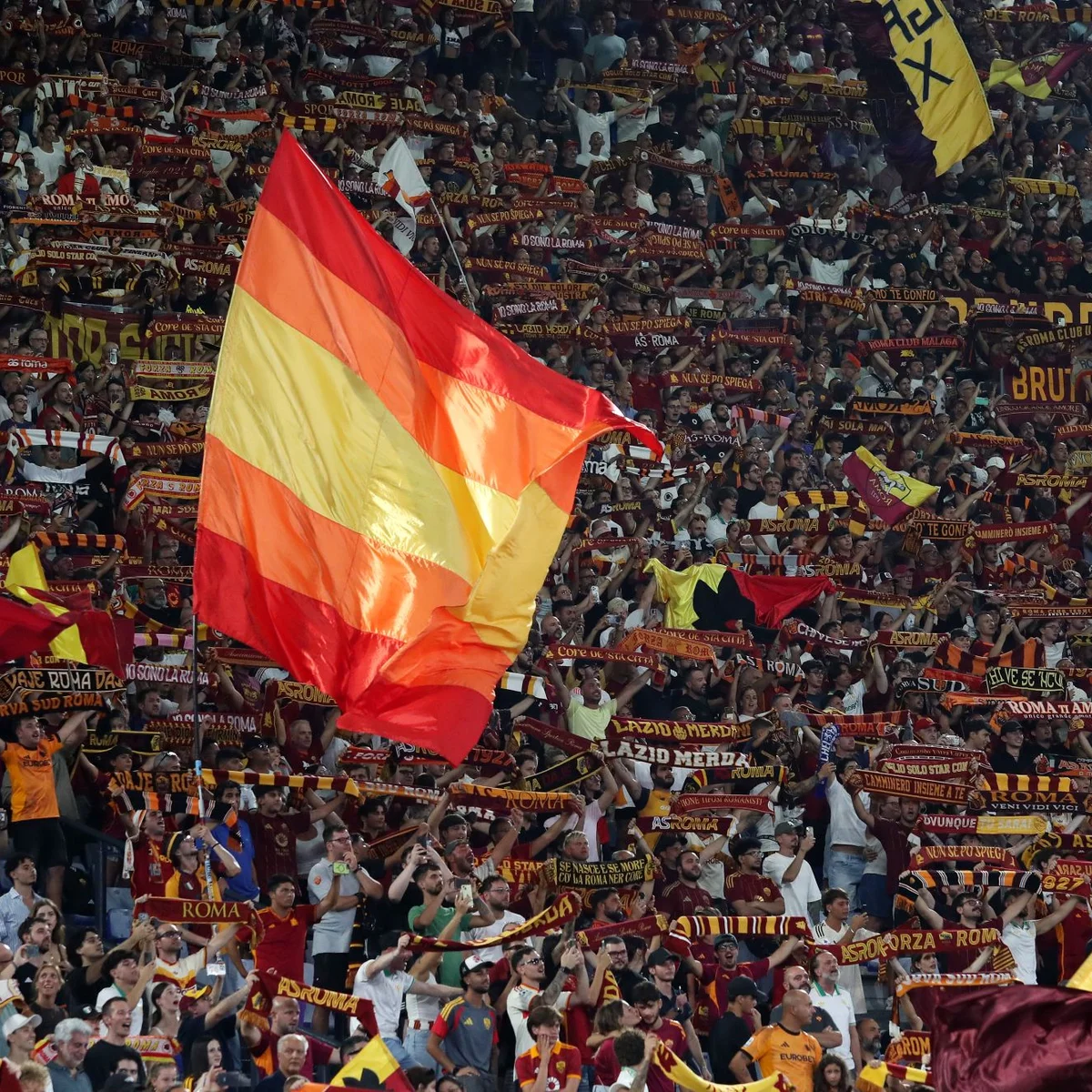 Torcedores da Roma são banidos de estádios por fazerem saudações nazistas