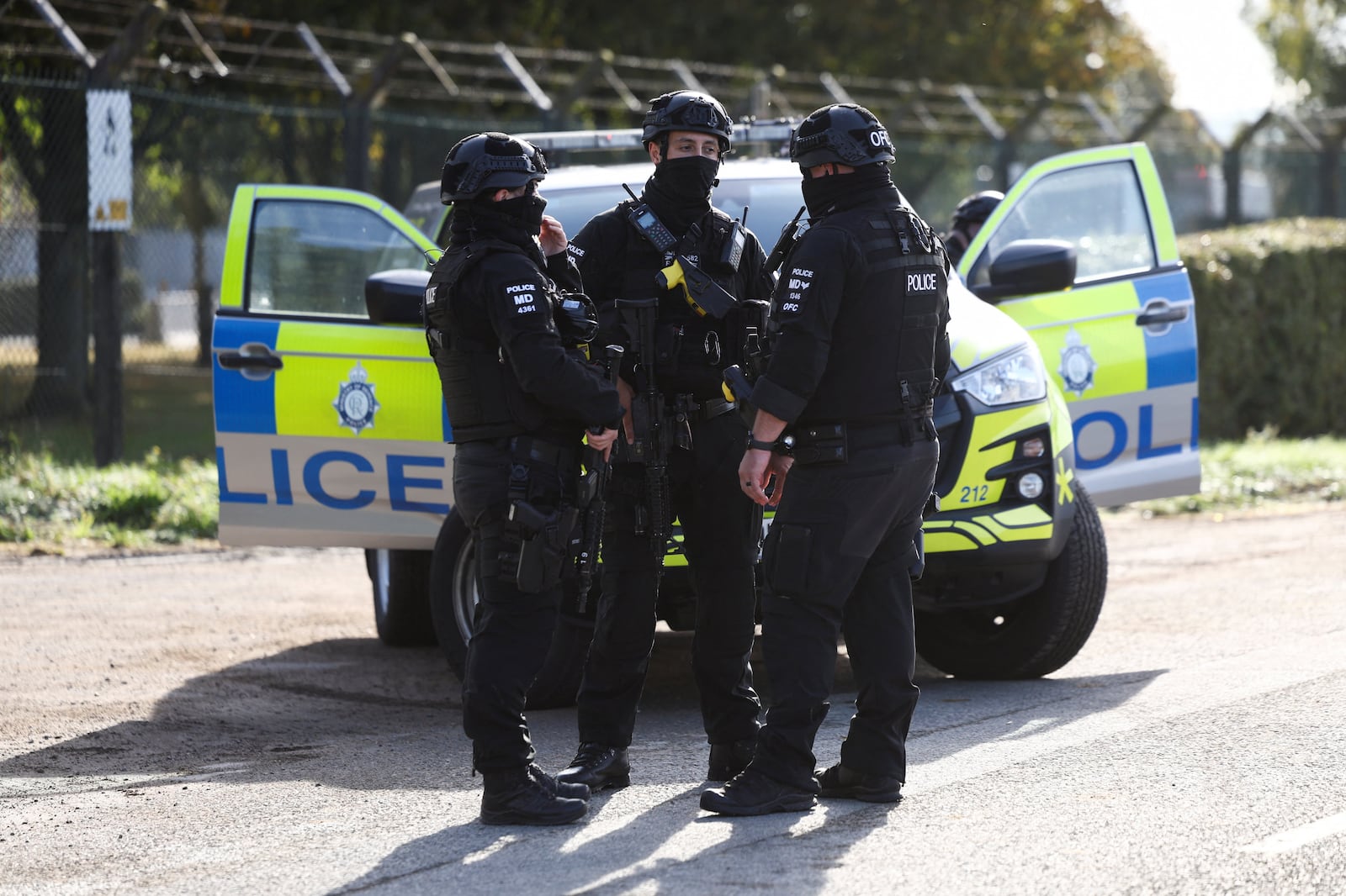 Suspeitos passaram por longas interrogações antes de serem liberados sob fiança Toby Shepheard/Reuters - 28.09.2026