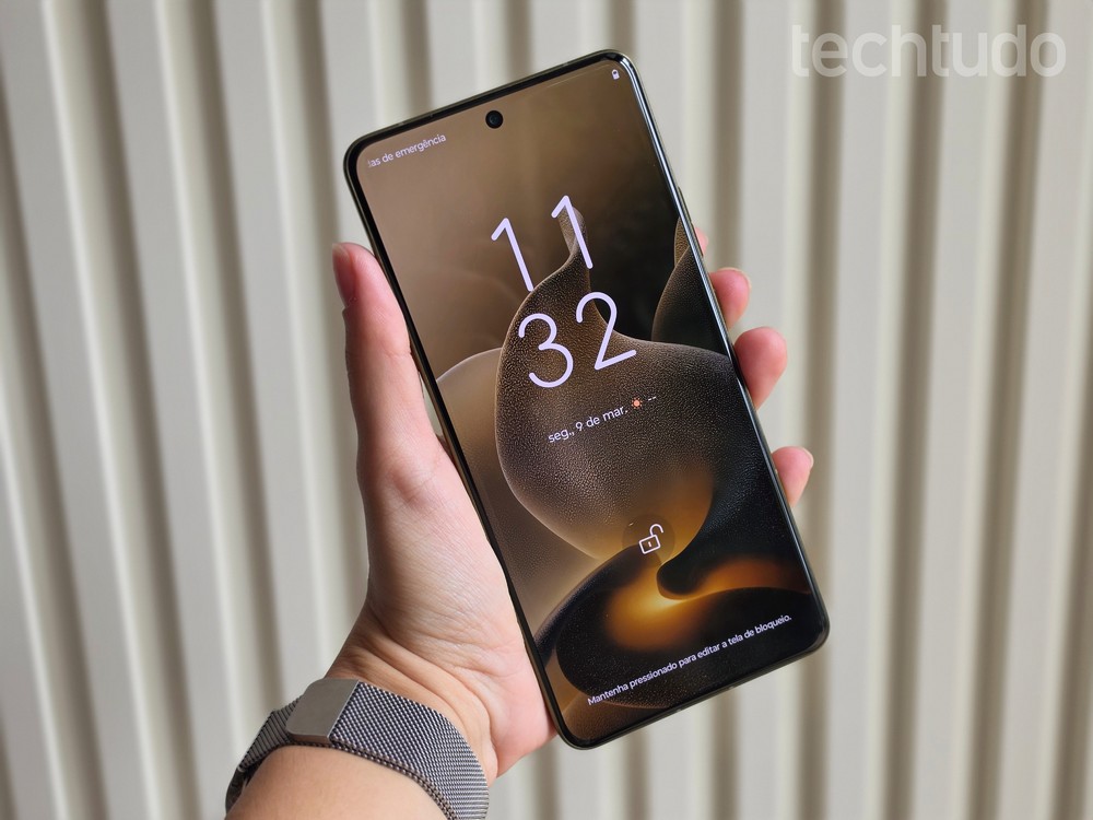 Motorola Signature tem tela Extreme AMOLED de 6,8 polegadas com resolução Super HD (1264 x 2780 pixels) — Foto: Ana Letícia Loubak/TechTudo