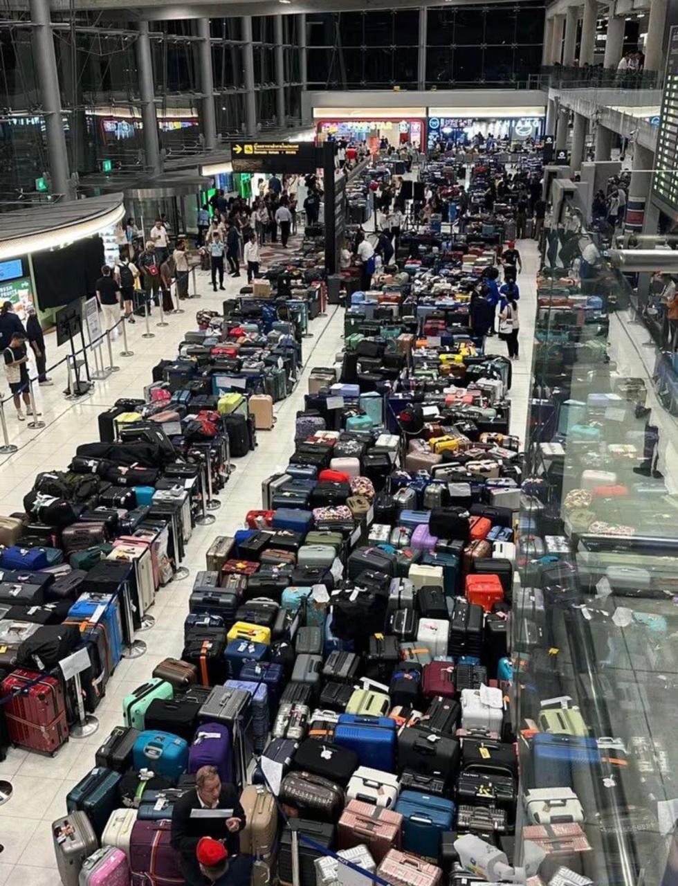 Após inundações, aeroporto na Tailândia tem situação caótica com acúmulo de bagagens e voos atrasados