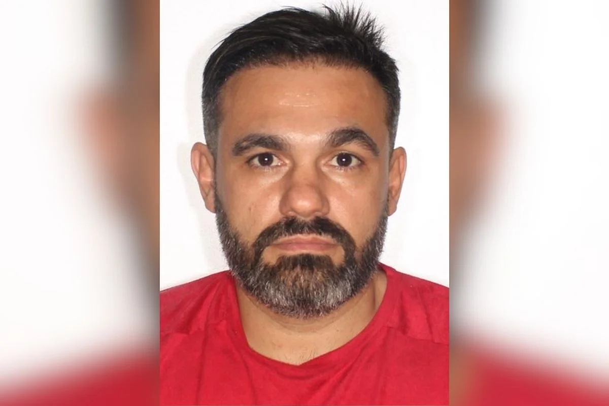 Foto colorida de homem que foi morto por atirador em moto.