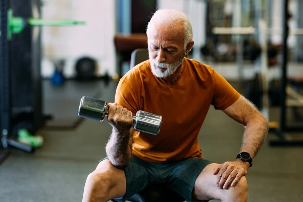 Treino de força turbina saúde cardiovascular em pessoas com 60 anos ou mais