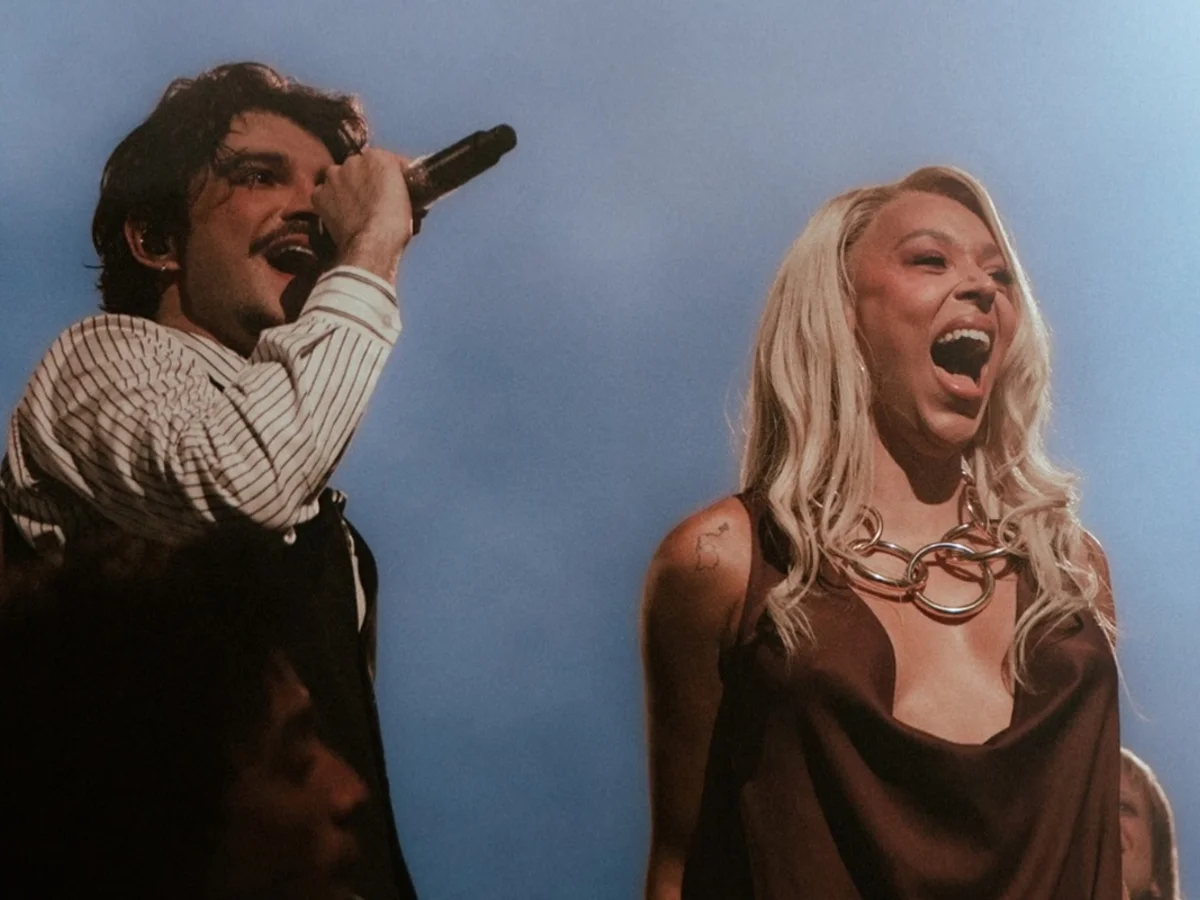Jão retorna aos palcos em show com participação de Erika Hilton