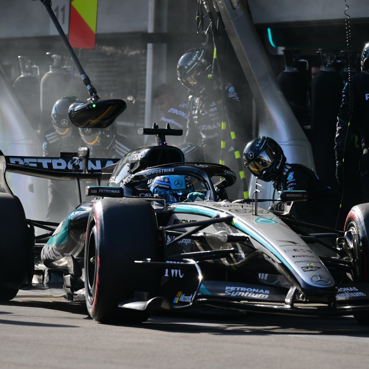 F1: Russell domina GP do Azerbaijão e vence a terceira em 2026; Bortoleto termina em 13º