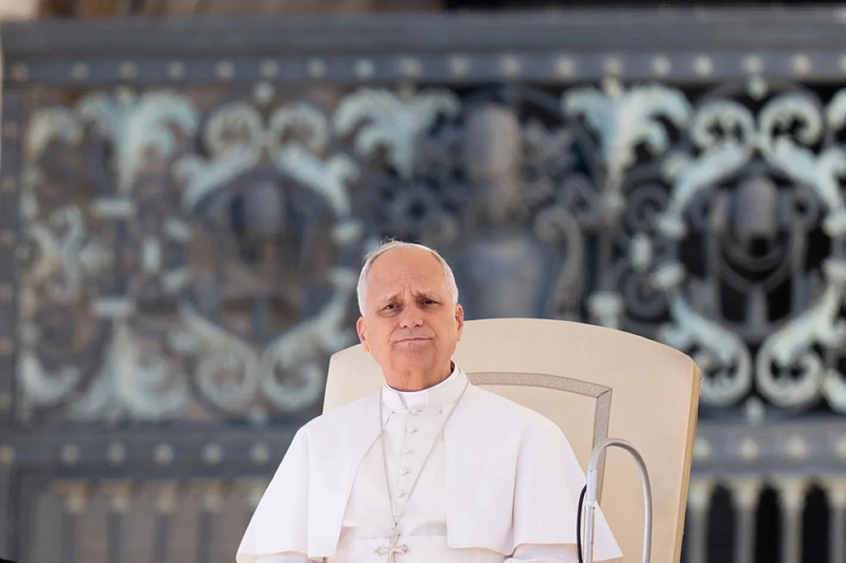 Imagem colorida de papa Leão XIV - Metrópoles