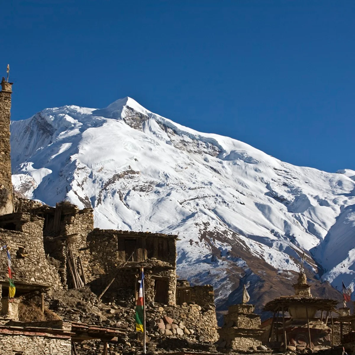Avalanche no Nepal deixa 10 alpinistas e guias desaparecidos