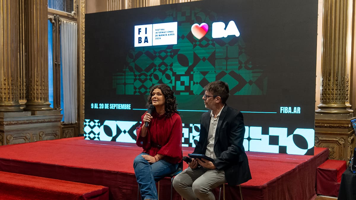 La ministra de Cultura Gabriela Ricardes y el director artístico del FIBA en el momento de la presentación de este festival que culminó este domingo