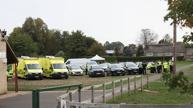 Base aérea dos EUA em RAF Fairford em estado de alerta máximo enquanto polícia do Reino Unido encontra explosivos