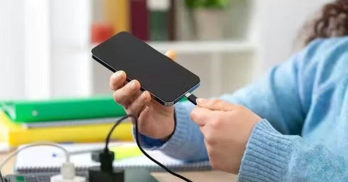 Dicas para quem costuma carregar o celular até 100%