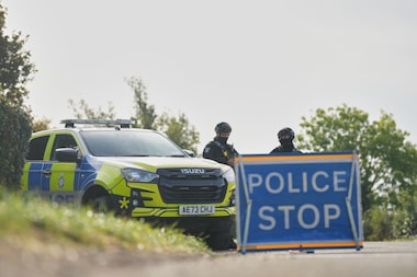 Suspeitos de planejar atentado contra base britânica usada pelos EUA são soltos sob fiança