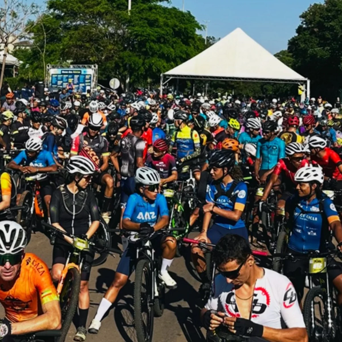 Mulher cai de bike em competição de 80 km no DF e é resgatada inconsciente