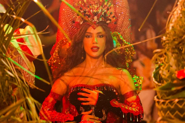 Anitta sobre pressão estética: “Pra dar certo, tem que ser bonita”