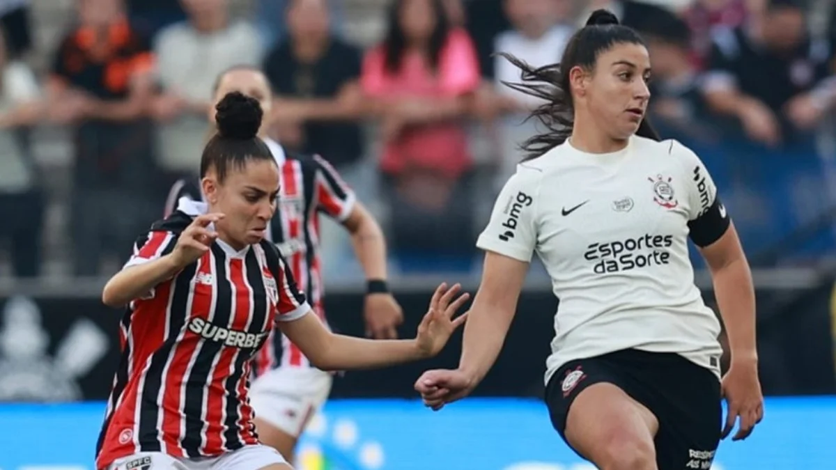 São Paulo vira e bate Corinthians na 1ª final do Brasileirão Feminino